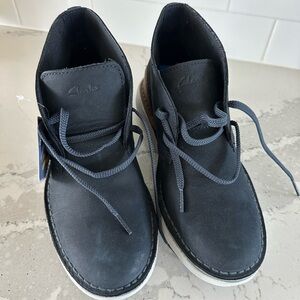 Clarks Men's navy boots 7.5